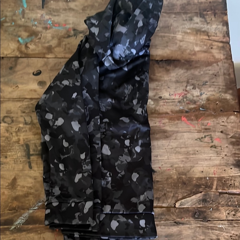 Under Armour Black Camo Hoodie - Picture 3 of 4